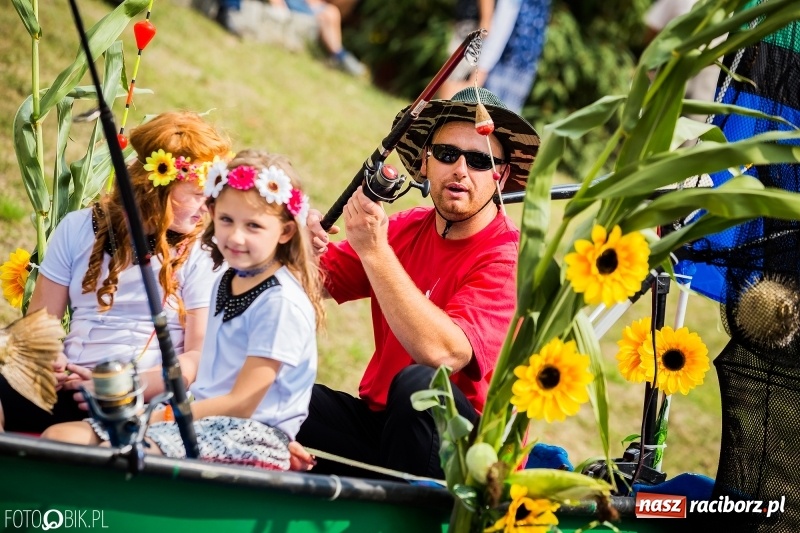 Zdjęcie w galerii na portalu naszraciborz.pl: Dwie orkiestry, kajakarze i drwale, a do tego szarpidruty - kolorowe i radosne dożynki wojewódzkie w Tworkowie  wiadomości z regionu
