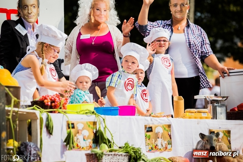 Zdjęcie w galerii na portalu naszraciborz.pl: Dwie orkiestry, kajakarze i drwale, a do tego szarpidruty - kolorowe i radosne dożynki wojewódzkie w Tworkowie  wiadomości z regionu