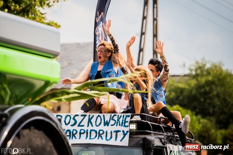 Zdjęcie w galerii na portalu naszraciborz.pl: Dwie orkiestry, kajakarze i drwale, a do tego szarpidruty - kolorowe i radosne dożynki wojewódzkie w Tworkowie  wiadomości z regionu