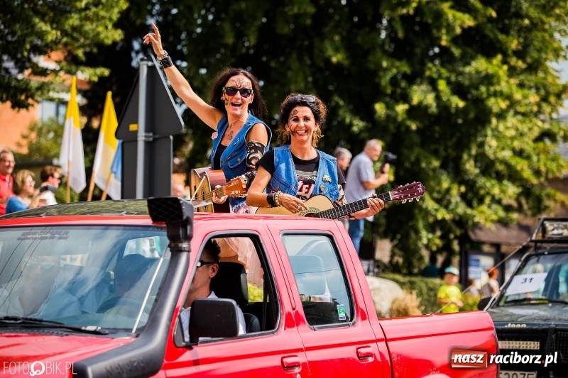 Zdjęcie w galerii na portalu naszraciborz.pl: Dwie orkiestry, kajakarze i drwale, a do tego szarpidruty - kolorowe i radosne dożynki wojewódzkie w Tworkowie  wiadomości z regionu