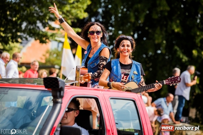 Zdjęcie w galerii na portalu naszraciborz.pl: Dwie orkiestry, kajakarze i drwale, a do tego szarpidruty - kolorowe i radosne dożynki wojewódzkie w Tworkowie  wiadomości z regionu