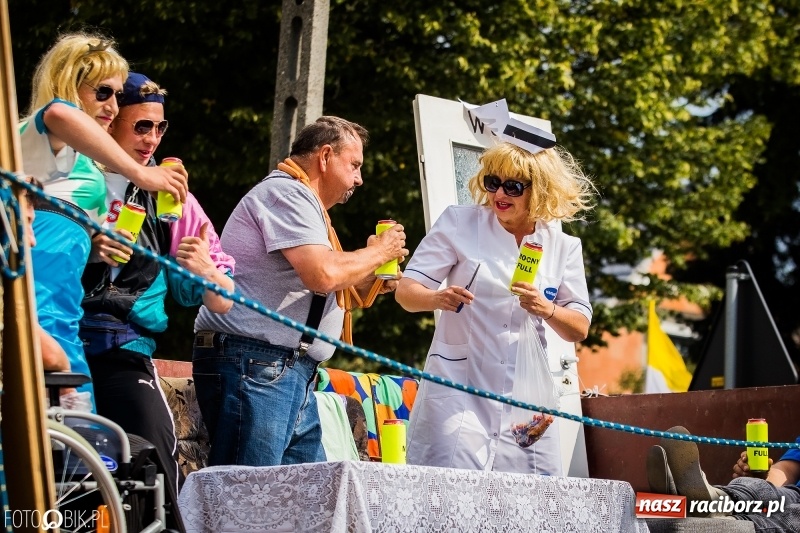 Zdjęcie w galerii na portalu naszraciborz.pl: Dwie orkiestry, kajakarze i drwale, a do tego szarpidruty - kolorowe i radosne dożynki wojewódzkie w Tworkowie  wiadomości z regionu