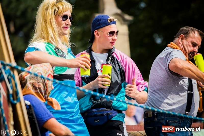 Zdjęcie w galerii na portalu naszraciborz.pl: Dwie orkiestry, kajakarze i drwale, a do tego szarpidruty - kolorowe i radosne dożynki wojewódzkie w Tworkowie  wiadomości z regionu