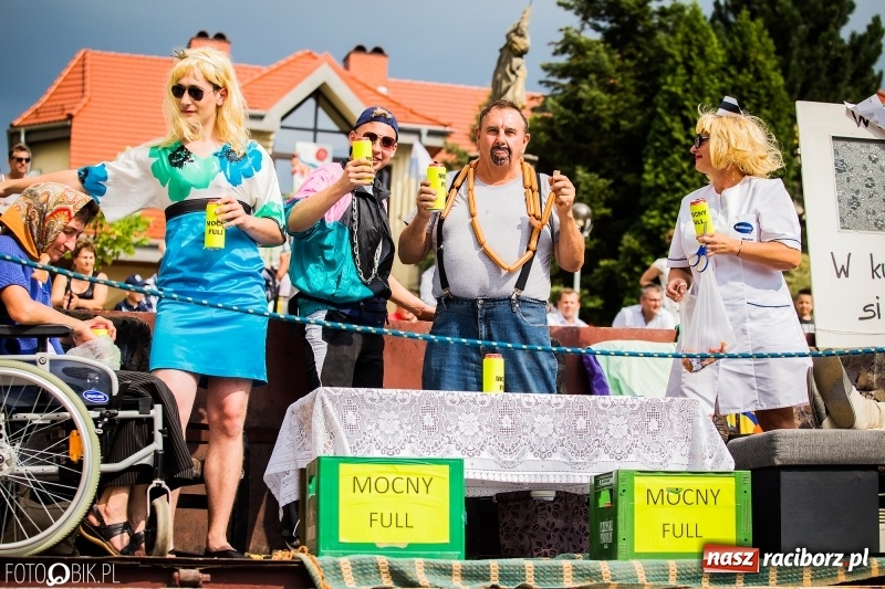 Zdjęcie w galerii na portalu naszraciborz.pl: Dwie orkiestry, kajakarze i drwale, a do tego szarpidruty - kolorowe i radosne dożynki wojewódzkie w Tworkowie  wiadomości z regionu