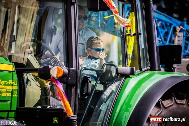 Zdjęcie w galerii na portalu naszraciborz.pl: Dwie orkiestry, kajakarze i drwale, a do tego szarpidruty - kolorowe i radosne dożynki wojewódzkie w Tworkowie  wiadomości z regionu