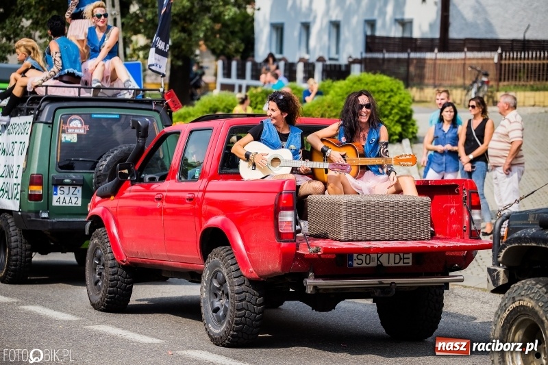 Zdjęcie w galerii na portalu naszraciborz.pl: Dwie orkiestry, kajakarze i drwale, a do tego szarpidruty - kolorowe i radosne dożynki wojewódzkie w Tworkowie  wiadomości z regionu