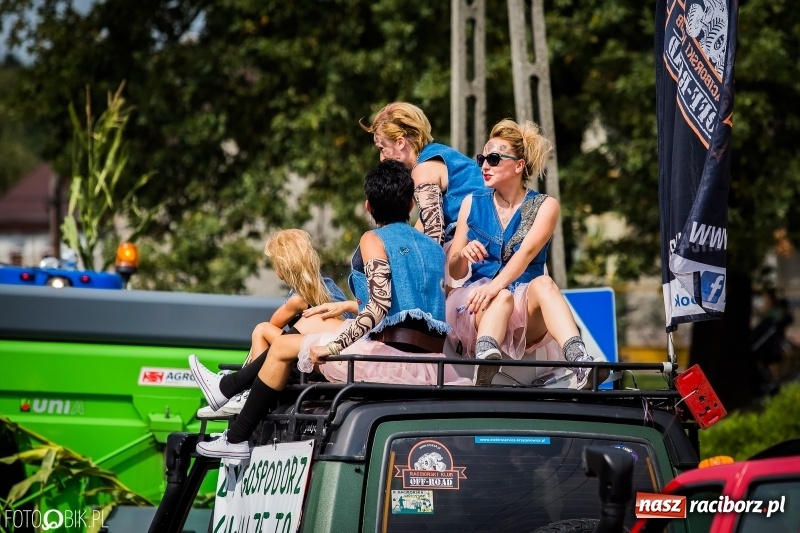 Zdjęcie w galerii na portalu naszraciborz.pl: Dwie orkiestry, kajakarze i drwale, a do tego szarpidruty - kolorowe i radosne dożynki wojewódzkie w Tworkowie  wiadomości z regionu