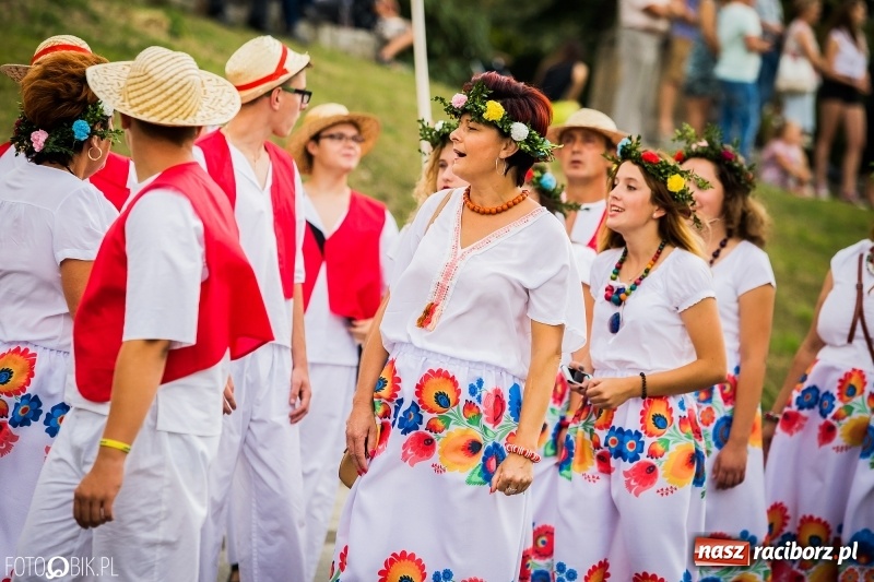 Zdjęcie w galerii na portalu naszraciborz.pl: Dwie orkiestry, kajakarze i drwale, a do tego szarpidruty - kolorowe i radosne dożynki wojewódzkie w Tworkowie  wiadomości z regionu