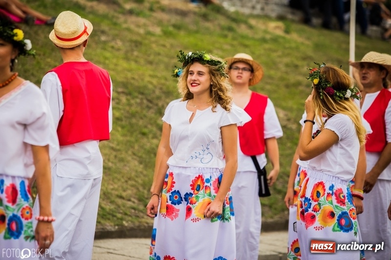 Zdjęcie w galerii na portalu naszraciborz.pl: Dwie orkiestry, kajakarze i drwale, a do tego szarpidruty - kolorowe i radosne dożynki wojewódzkie w Tworkowie  wiadomości z regionu