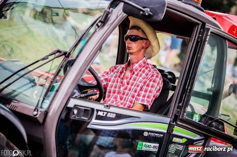 Zdjęcie w galerii na portalu naszraciborz.pl: Dwie orkiestry, kajakarze i drwale, a do tego szarpidruty - kolorowe i radosne dożynki wojewódzkie w Tworkowie  wiadomości z regionu