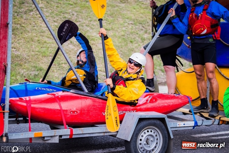 Zdjęcie w galerii na portalu naszraciborz.pl: Dwie orkiestry, kajakarze i drwale, a do tego szarpidruty - kolorowe i radosne dożynki wojewódzkie w Tworkowie  wiadomości z regionu