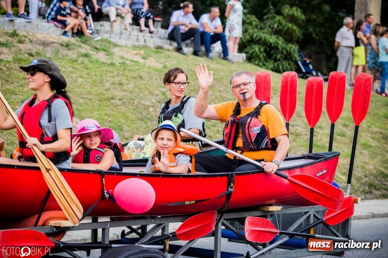 Zdjęcie w galerii na portalu naszraciborz.pl: Dwie orkiestry, kajakarze i drwale, a do tego szarpidruty - kolorowe i radosne dożynki wojewódzkie w Tworkowie  wiadomości z regionu
