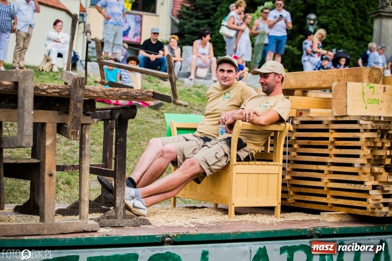 Zdjęcie w galerii na portalu naszraciborz.pl: Dwie orkiestry, kajakarze i drwale, a do tego szarpidruty - kolorowe i radosne dożynki wojewódzkie w Tworkowie  wiadomości z regionu