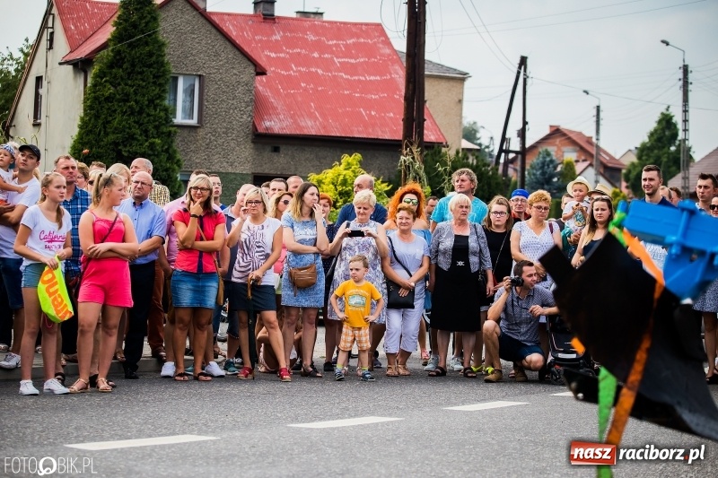 Zdjęcie w galerii na portalu naszraciborz.pl: Dwie orkiestry, kajakarze i drwale, a do tego szarpidruty - kolorowe i radosne dożynki wojewódzkie w Tworkowie  wiadomości z regionu