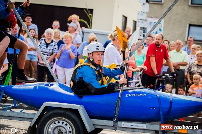 Zdjęcie w galerii na portalu naszraciborz.pl: Dwie orkiestry, kajakarze i drwale, a do tego szarpidruty - kolorowe i radosne dożynki wojewódzkie w Tworkowie  wiadomości z regionu