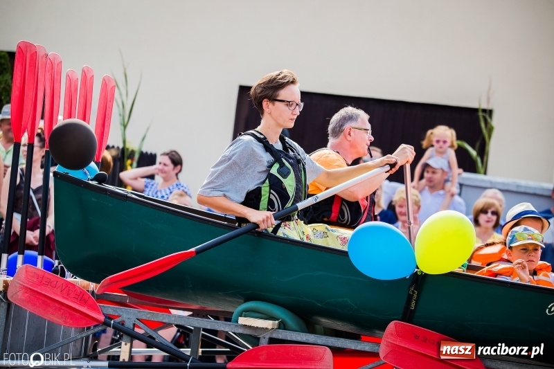 Zdjęcie w galerii na portalu naszraciborz.pl: Dwie orkiestry, kajakarze i drwale, a do tego szarpidruty - kolorowe i radosne dożynki wojewódzkie w Tworkowie  wiadomości z regionu