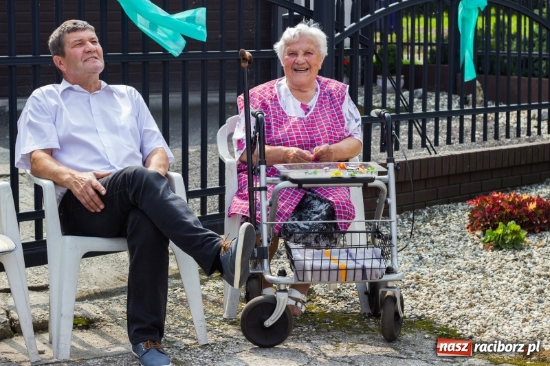 Zdjęcie w galerii na portalu naszraciborz.pl: Kandydatki i rolnicy, czyli powiew młodości na dożynkach w Rudniku  wiadomości z regionu
