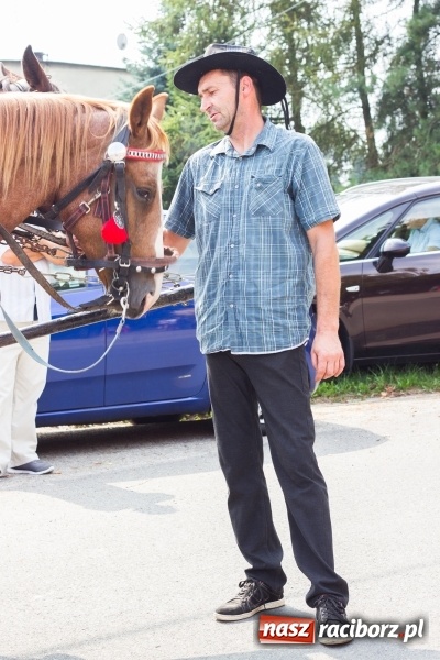 Zdjęcie w galerii na portalu naszraciborz.pl: Kandydatki i rolnicy, czyli powiew młodości na dożynkach w Rudniku  wiadomości z regionu