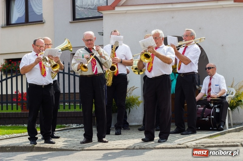 Zdjęcie w galerii na portalu naszraciborz.pl: Kandydatki i rolnicy, czyli powiew młodości na dożynkach w Rudniku  wiadomości z regionu