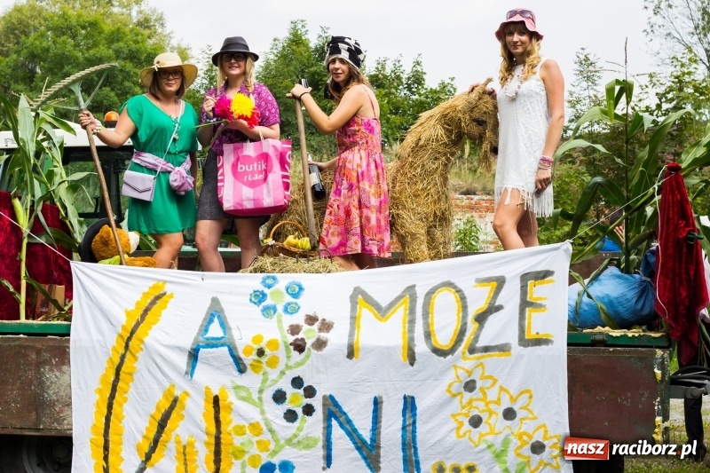 Zdjęcie w galerii na portalu naszraciborz.pl: Kandydatki i rolnicy, czyli powiew młodości na dożynkach w Rudniku  wiadomości z regionu