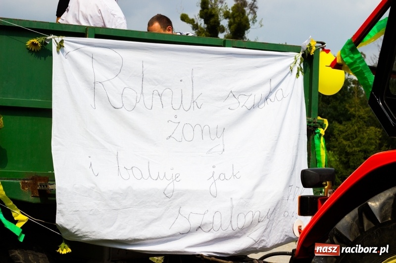 Zdjęcie w galerii na portalu naszraciborz.pl: Kandydatki i rolnicy, czyli powiew młodości na dożynkach w Rudniku  wiadomości z regionu