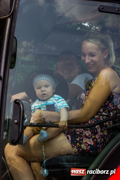 Zdjęcie w galerii na portalu naszraciborz.pl: Kandydatki i rolnicy, czyli powiew młodości na dożynkach w Rudniku  wiadomości z regionu