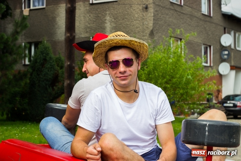 Zdjęcie w galerii na portalu naszraciborz.pl: Kandydatki i rolnicy, czyli powiew młodości na dożynkach w Rudniku  wiadomości z regionu