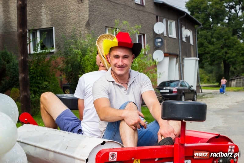 Zdjęcie w galerii na portalu naszraciborz.pl: Kandydatki i rolnicy, czyli powiew młodości na dożynkach w Rudniku  wiadomości z regionu