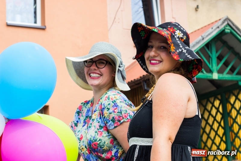Zdjęcie w galerii na portalu naszraciborz.pl: Kandydatki i rolnicy, czyli powiew młodości na dożynkach w Rudniku  wiadomości z regionu