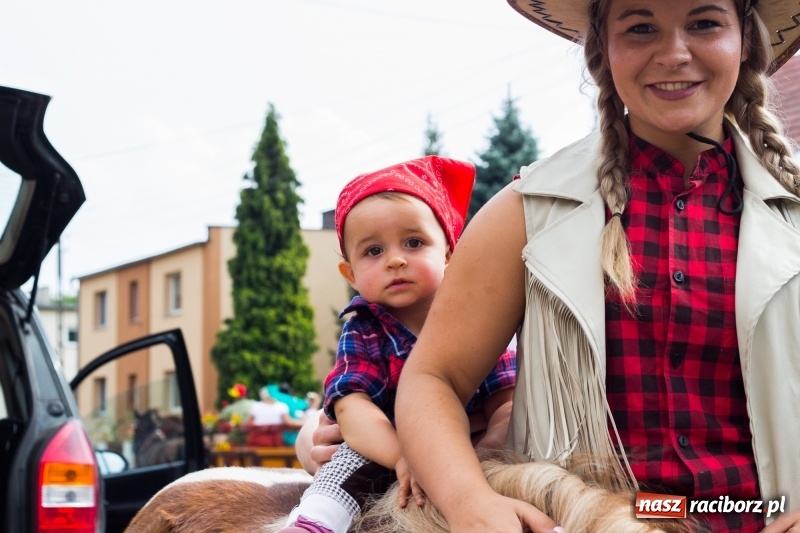 Zdjęcie w galerii na portalu naszraciborz.pl: Kandydatki i rolnicy, czyli powiew młodości na dożynkach w Rudniku  wiadomości z regionu