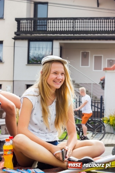 Zdjęcie w galerii na portalu naszraciborz.pl: Kandydatki i rolnicy, czyli powiew młodości na dożynkach w Rudniku  wiadomości z regionu