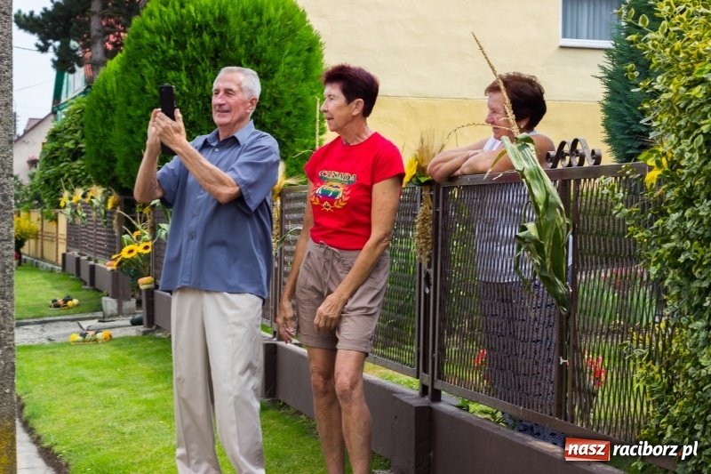 Zdjęcie w galerii na portalu naszraciborz.pl: Kandydatki i rolnicy, czyli powiew młodości na dożynkach w Rudniku  wiadomości z regionu