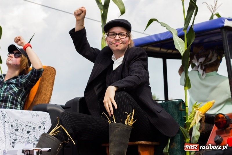 Zdjęcie w galerii na portalu naszraciborz.pl: Kandydatki i rolnicy, czyli powiew młodości na dożynkach w Rudniku  wiadomości z regionu