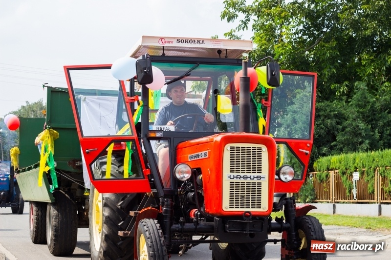 Zdjęcie w galerii na portalu naszraciborz.pl: Kandydatki i rolnicy, czyli powiew młodości na dożynkach w Rudniku  wiadomości z regionu