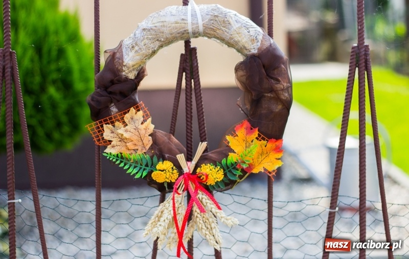 Zdjęcie w galerii na portalu naszraciborz.pl: Kandydatki i rolnicy, czyli powiew młodości na dożynkach w Rudniku  wiadomości z regionu