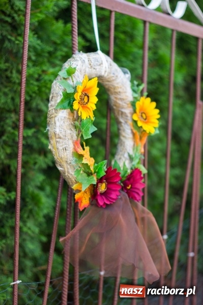 Zdjęcie w galerii na portalu naszraciborz.pl: Kandydatki i rolnicy, czyli powiew młodości na dożynkach w Rudniku  wiadomości z regionu