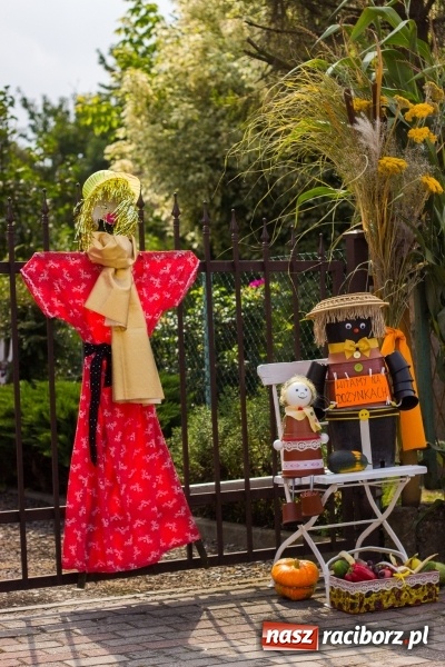 Zdjęcie w galerii na portalu naszraciborz.pl: Kandydatki i rolnicy, czyli powiew młodości na dożynkach w Rudniku  wiadomości z regionu