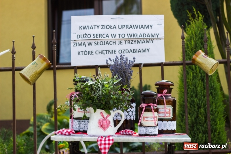 Zdjęcie w galerii na portalu naszraciborz.pl: Kandydatki i rolnicy, czyli powiew młodości na dożynkach w Rudniku  wiadomości z regionu