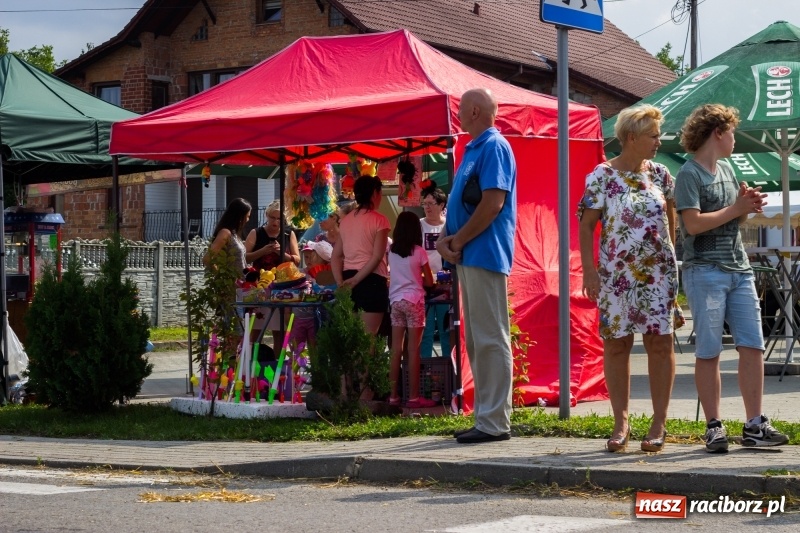 Zdjęcie w galerii na portalu naszraciborz.pl: Kandydatki i rolnicy, czyli powiew młodości na dożynkach w Rudniku  wiadomości z regionu