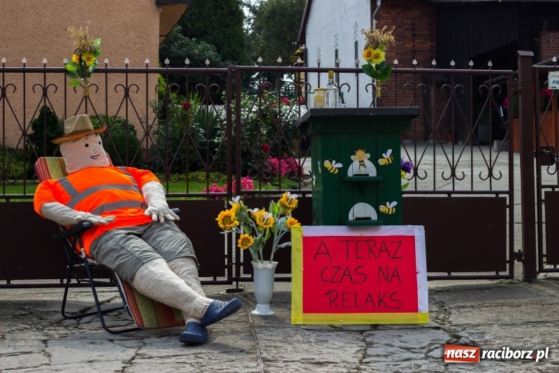 Zdjęcie w galerii na portalu naszraciborz.pl: Kandydatki i rolnicy, czyli powiew młodości na dożynkach w Rudniku  wiadomości z regionu