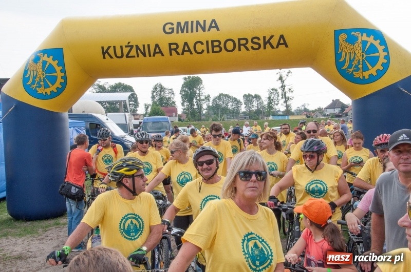 Zdjęcie w galerii na portalu naszraciborz.pl: Szlakiem pożaru 1992 - XIX Rodzinny Rajd Rowerowy w Kuźni Raciborskiej wiadomości z regionu