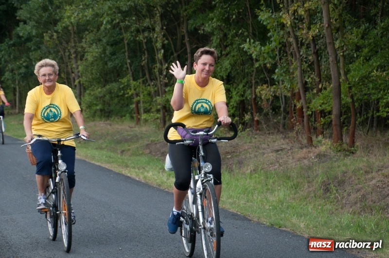 Zdjęcie w galerii na portalu naszraciborz.pl: Szlakiem pożaru 1992 - XIX Rodzinny Rajd Rowerowy w Kuźni Raciborskiej wiadomości z regionu