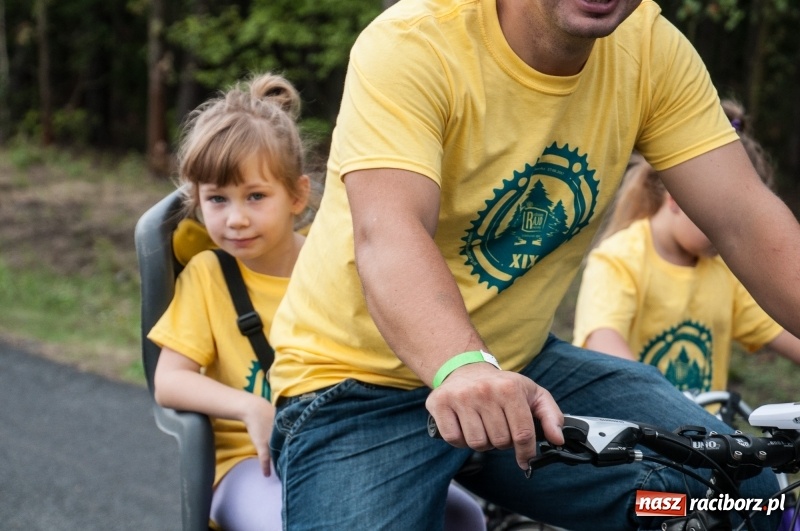 Zdjęcie w galerii na portalu naszraciborz.pl: Szlakiem pożaru 1992 - XIX Rodzinny Rajd Rowerowy w Kuźni Raciborskiej wiadomości z regionu
