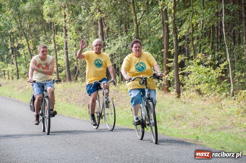 Zdjęcie w galerii na portalu naszraciborz.pl: Szlakiem pożaru 1992 - XIX Rodzinny Rajd Rowerowy w Kuźni Raciborskiej wiadomości z regionu