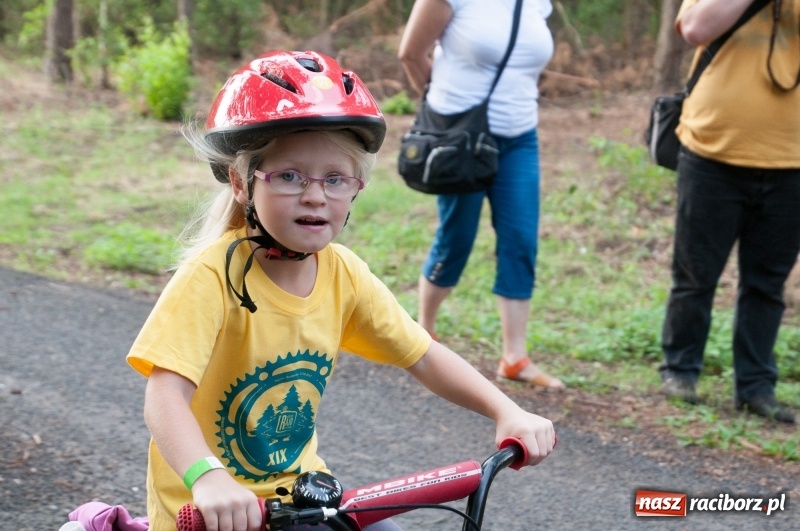 Zdjęcie w galerii na portalu naszraciborz.pl: Szlakiem pożaru 1992 - XIX Rodzinny Rajd Rowerowy w Kuźni Raciborskiej wiadomości z regionu