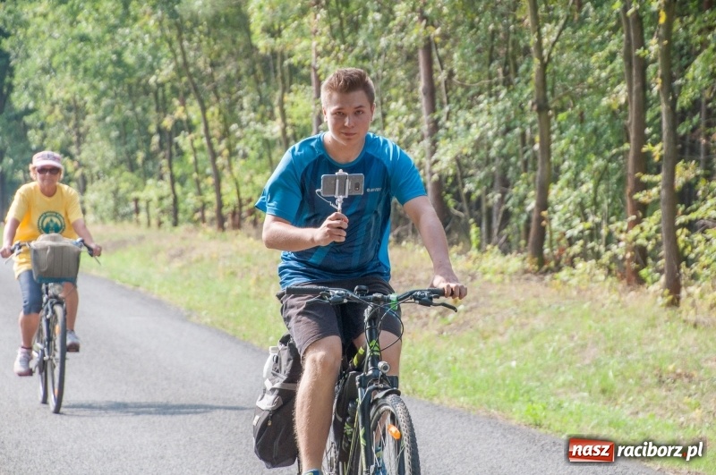 Zdjęcie w galerii na portalu naszraciborz.pl: Szlakiem pożaru 1992 - XIX Rodzinny Rajd Rowerowy w Kuźni Raciborskiej wiadomości z regionu