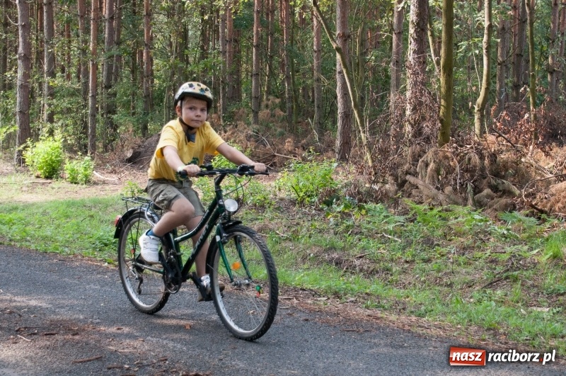 Zdjęcie w galerii na portalu naszraciborz.pl: Szlakiem pożaru 1992 - XIX Rodzinny Rajd Rowerowy w Kuźni Raciborskiej wiadomości z regionu