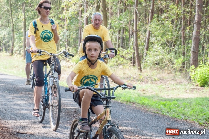 Zdjęcie w galerii na portalu naszraciborz.pl: Szlakiem pożaru 1992 - XIX Rodzinny Rajd Rowerowy w Kuźni Raciborskiej wiadomości z regionu