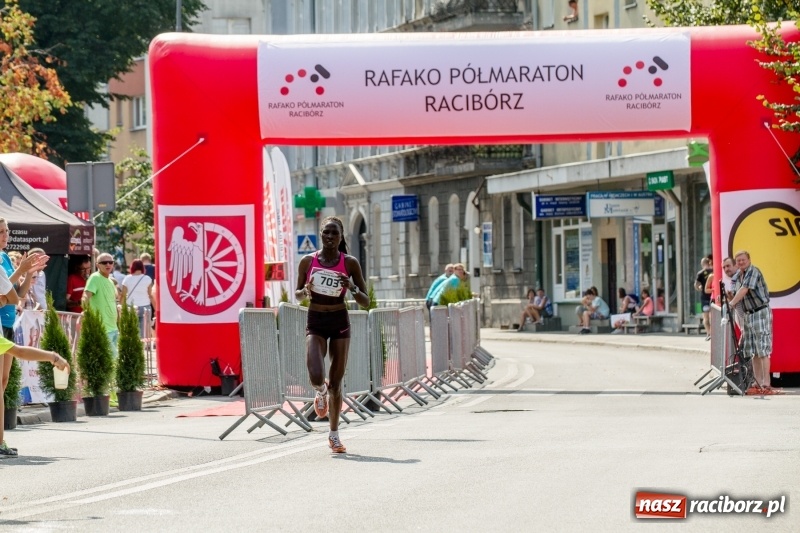 Zdjęcie w galerii na portalu naszraciborz.pl: Wysiłek, litry potu, radość i satysfakcja - oblicza III Rafako Półmaratonu  wiadomości z regionu