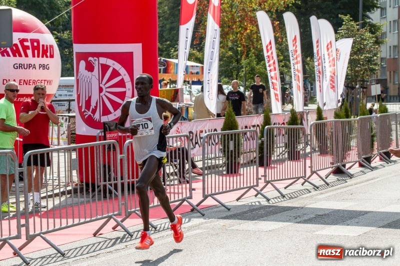 Zdjęcie w galerii na portalu naszraciborz.pl: Wysiłek, litry potu, radość i satysfakcja - oblicza III Rafako Półmaratonu  wiadomości z regionu